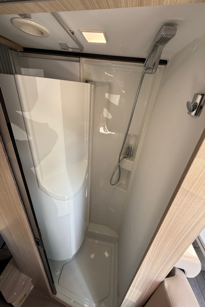 Adria Twin Plus 600 SPB - Arno Caravan - foto 9