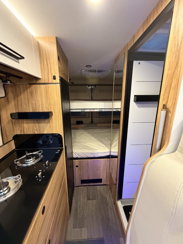 VAN FONT VENDOME CON DOPPIO LETTO MATRIMONIALE - foto 6