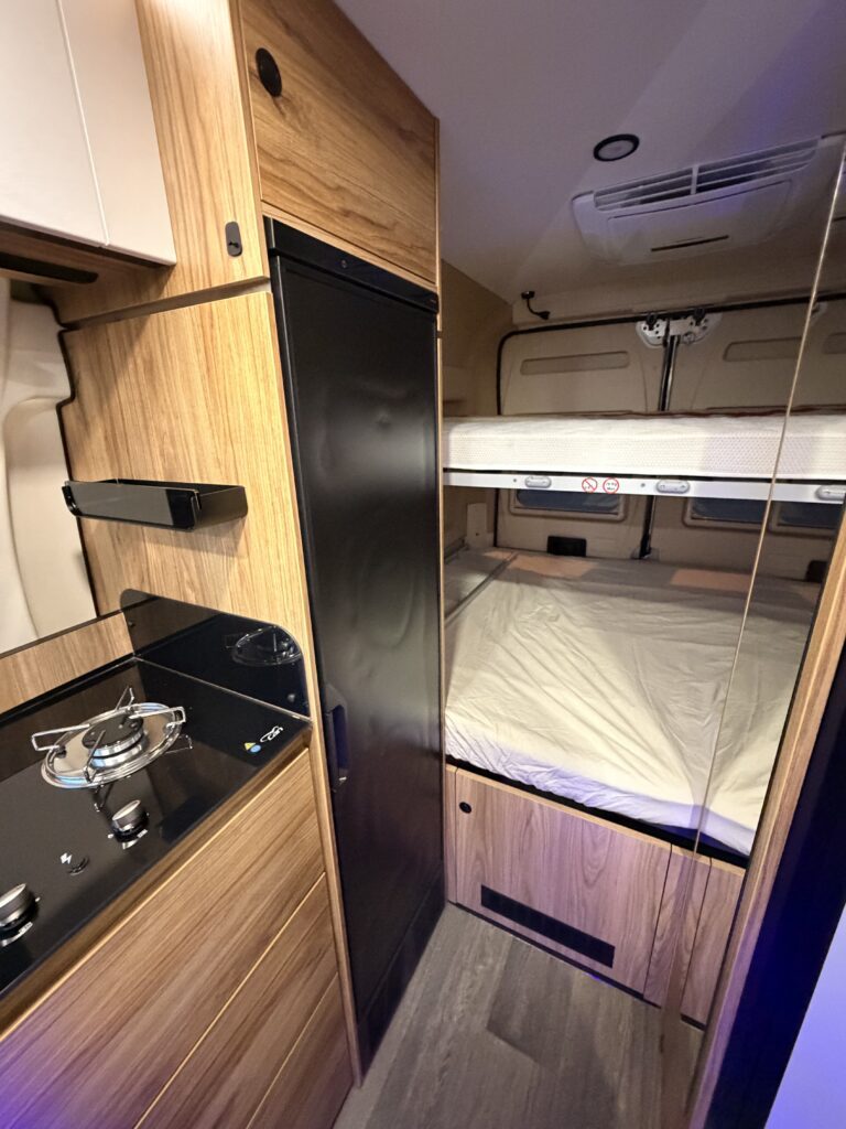 VAN FONT VENDOME CON DOPPIO LETTO MATRIMONIALE - foto 7