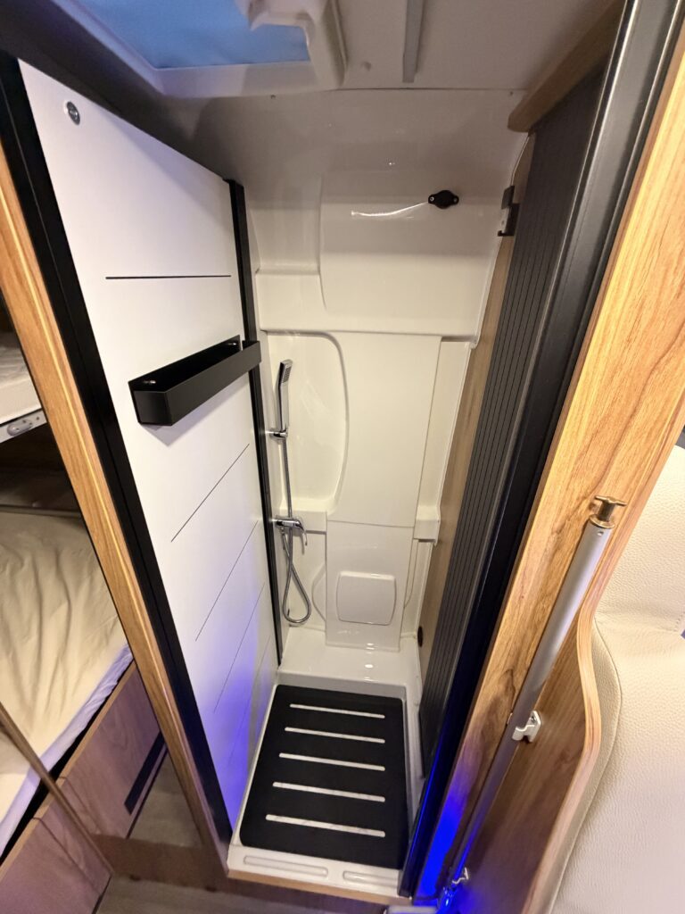 VAN FONT VENDOME CON DOPPIO LETTO MATRIMONIALE - foto 8
