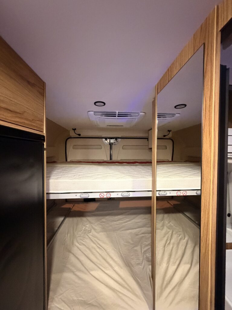 VAN FONT VENDOME CON DOPPIO LETTO MATRIMONIALE - foto 10