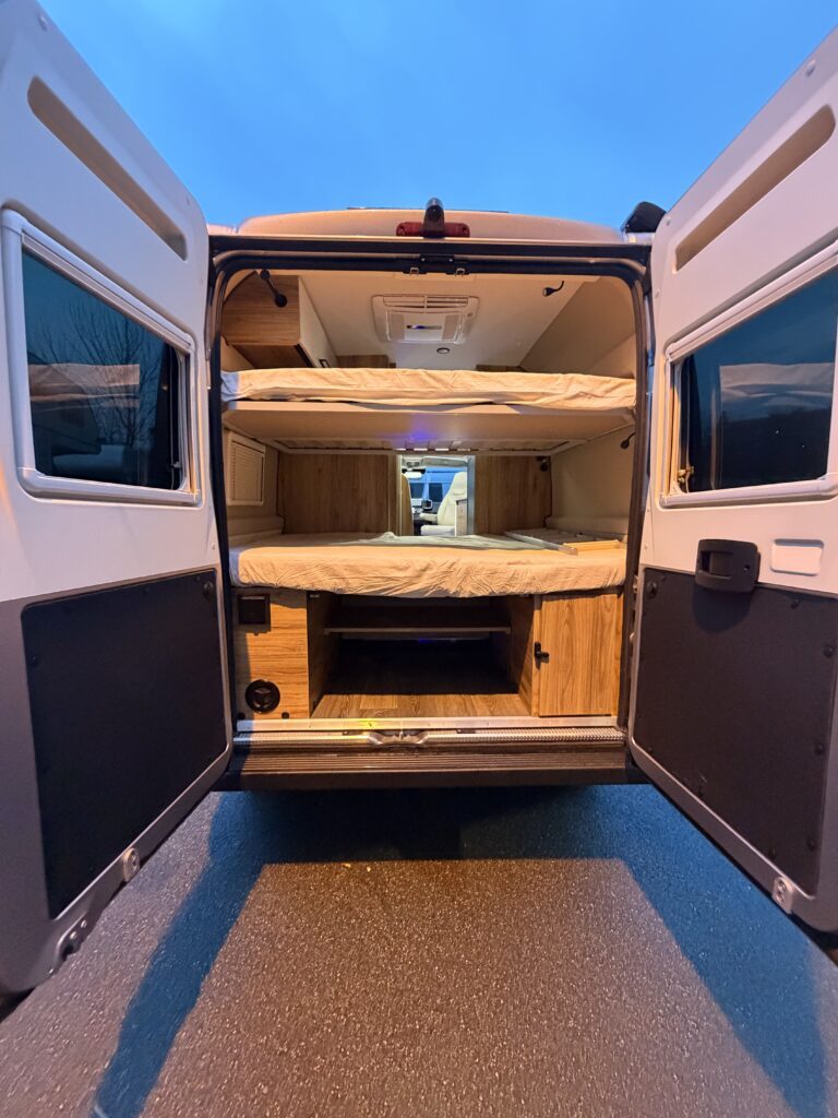 VAN FONT VENDOME CON DOPPIO LETTO MATRIMONIALE - foto 12