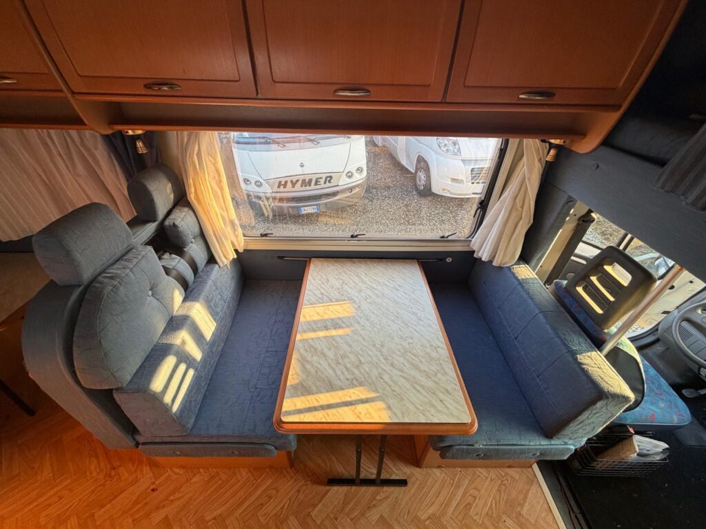CAMPER MANSARDATO MC LOUIS 431 CON DOPPIA DINETTE - foto 9