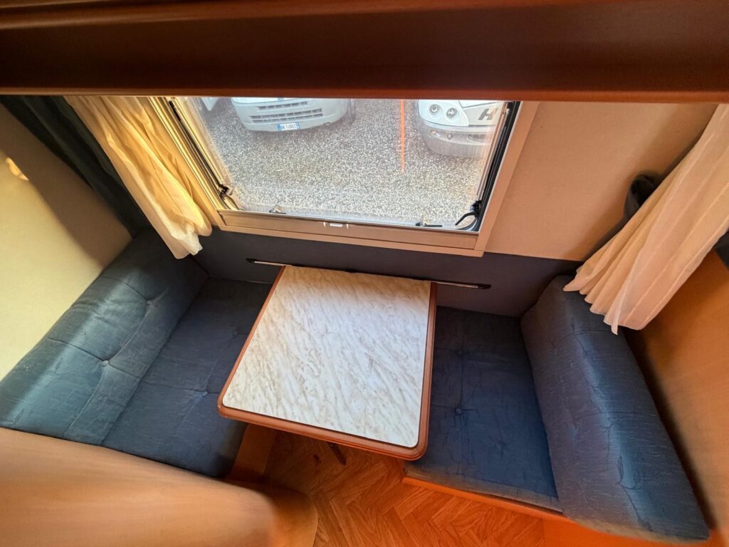 CAMPER MANSARDATO MC LOUIS 431 CON DOPPIA DINETTE - foto 10