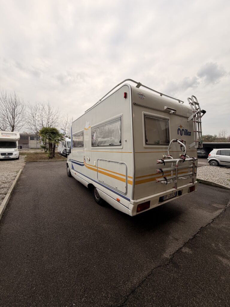 CAMPER SEMINTEGRALE MILLER CON LETTO ALLA FRANCESE - foto 5