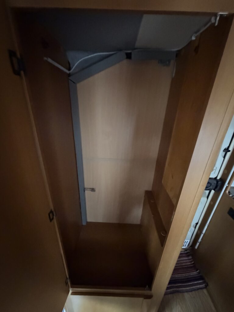 CAMPER SEMINTEGRALE MILLER CON LETTO ALLA FRANCESE - foto 11