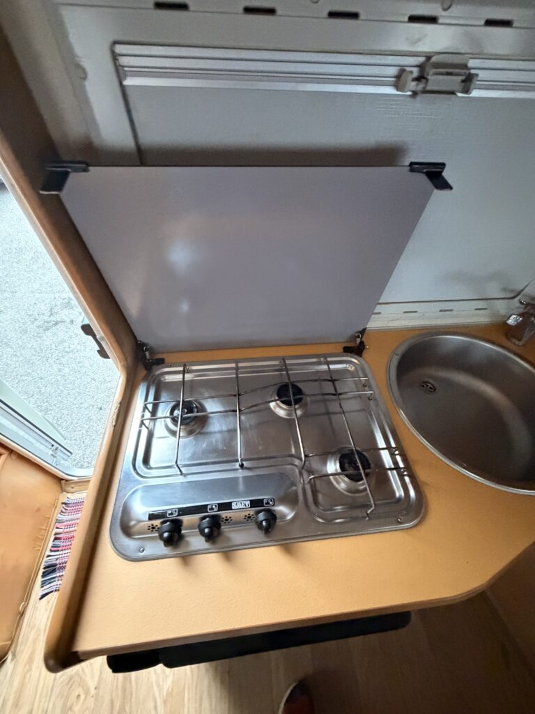 CAMPER SEMINTEGRALE MILLER CON LETTO ALLA FRANCESE - foto 12