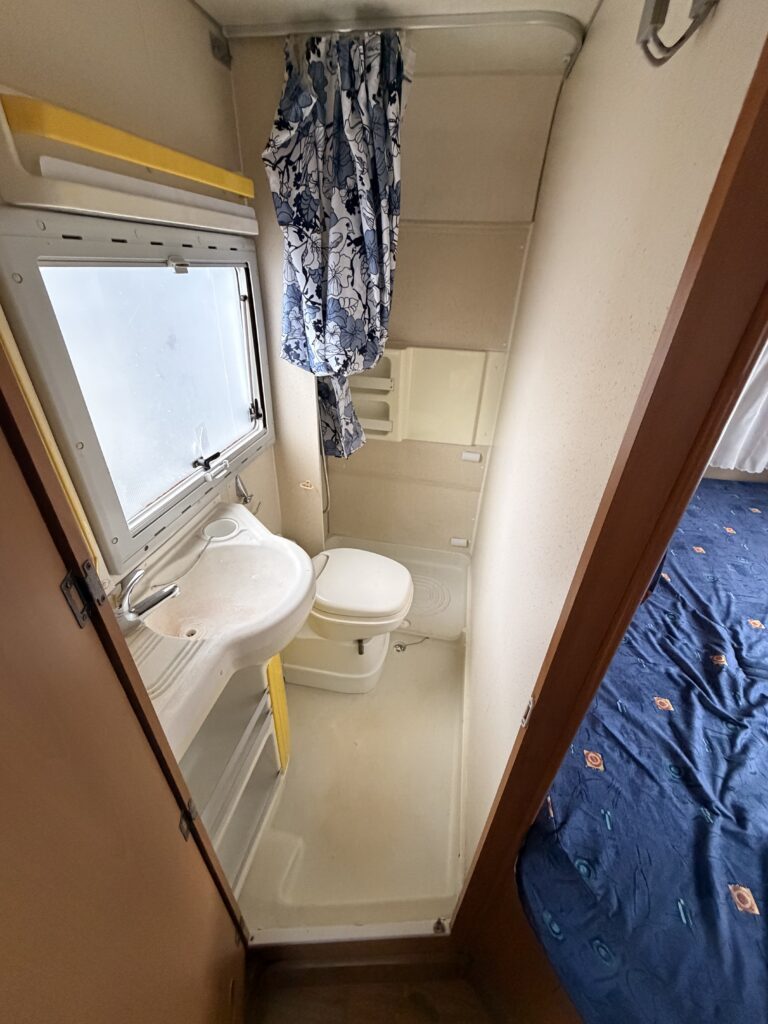 CAMPER SEMINTEGRALE MILLER CON LETTO ALLA FRANCESE - foto 13
