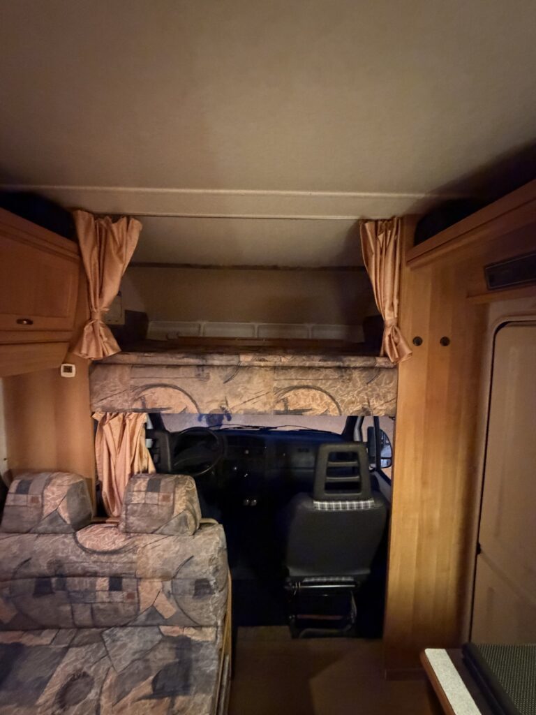 CAMPER MANSARDATO HYMER CON DOPPIA DINETTE - foto 5