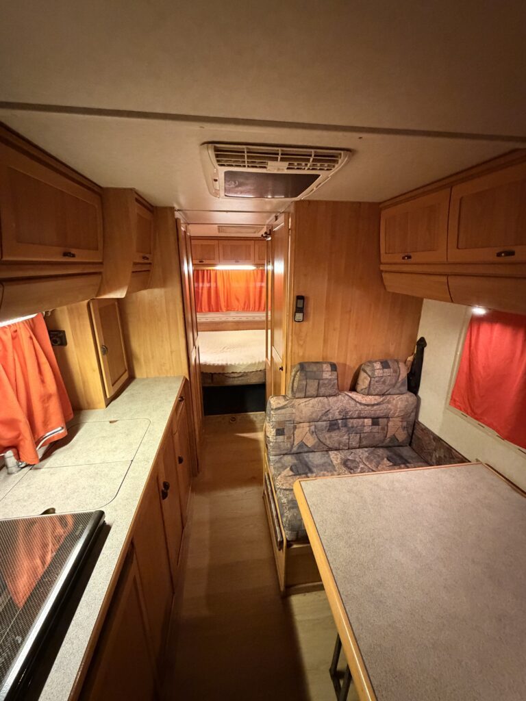 CAMPER MANSARDATO HYMER CON DOPPIA DINETTE - foto 6