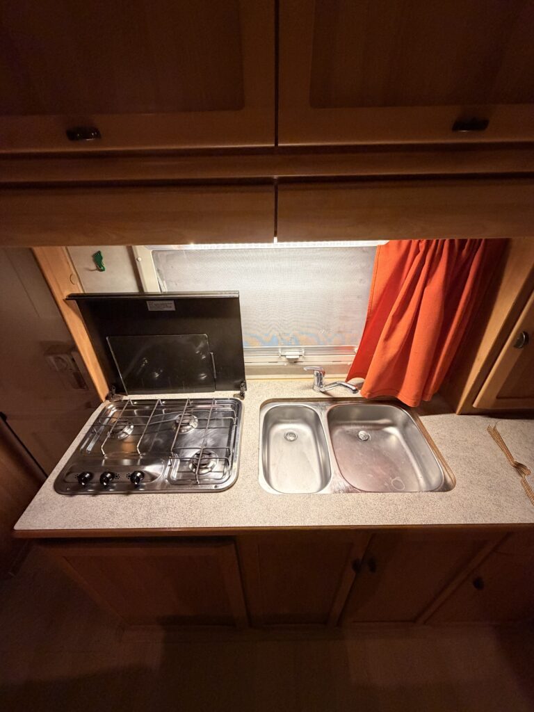 CAMPER MANSARDATO HYMER CON DOPPIA DINETTE - foto 8
