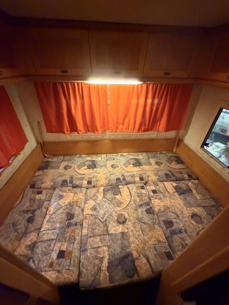 CAMPER MANSARDATO HYMER CON DOPPIA DINETTE - foto 9