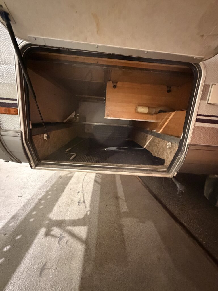 CAMPER MANSARDATO HYMER CON DOPPIA DINETTE - foto 13