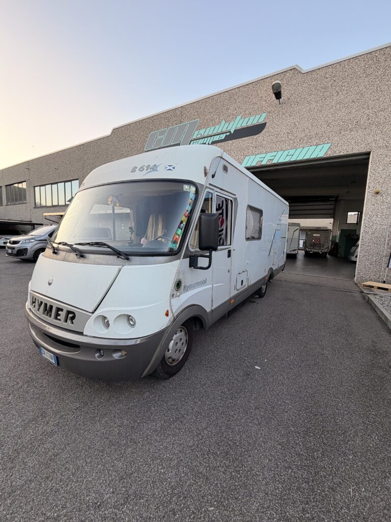MOTORHOME HYMER B614 CON LETTO TRASVERSALE