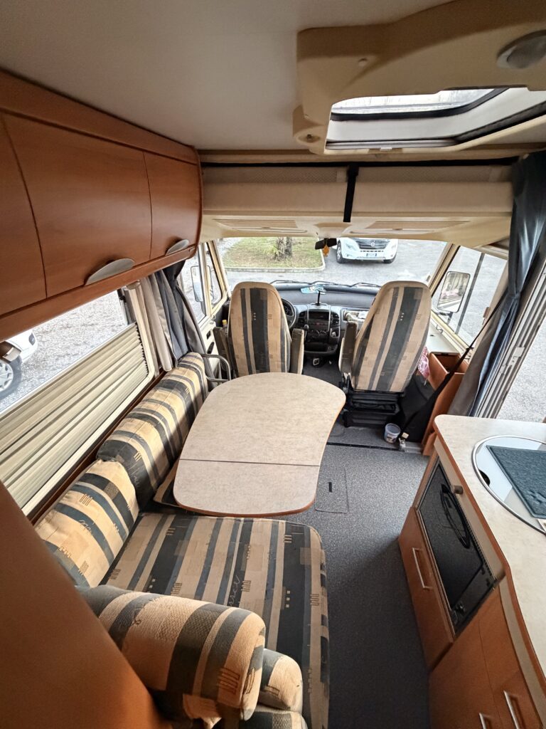 MOTORHOME HYMER B614 CON LETTO TRASVERSALE - foto 8