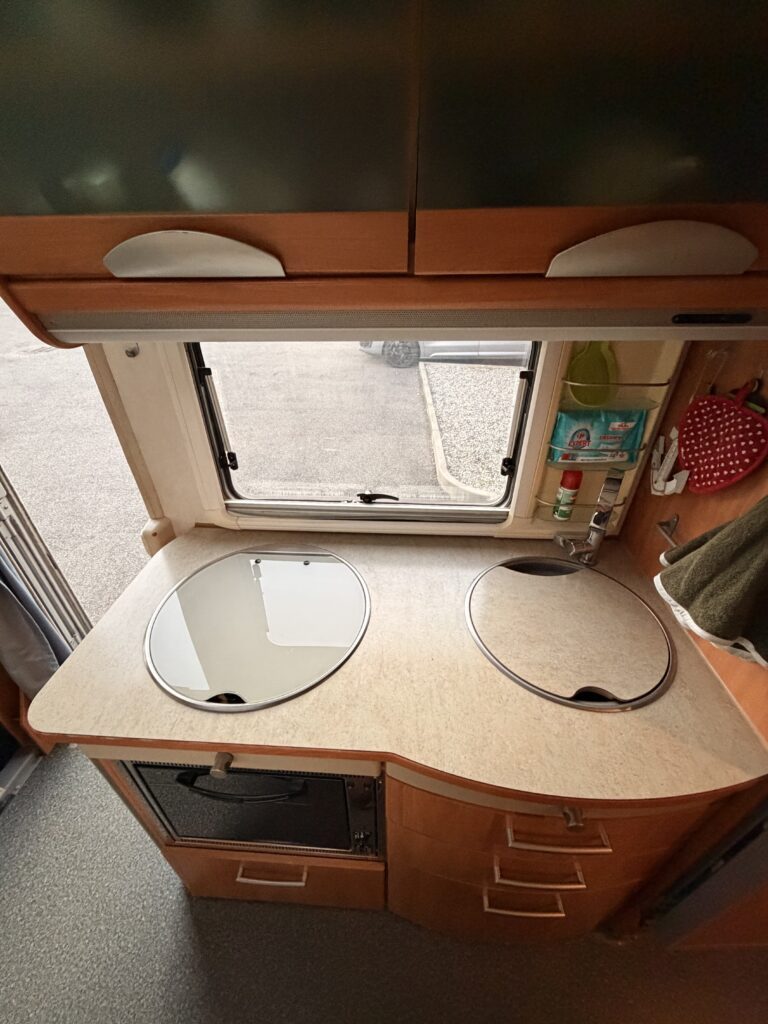 MOTORHOME HYMER B614 CON LETTO TRASVERSALE - foto 9