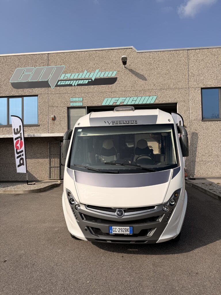 MOTORHOME MOBILVETTA K-YACHT 86 TEKNOLINE CON LETTI GEMELLI