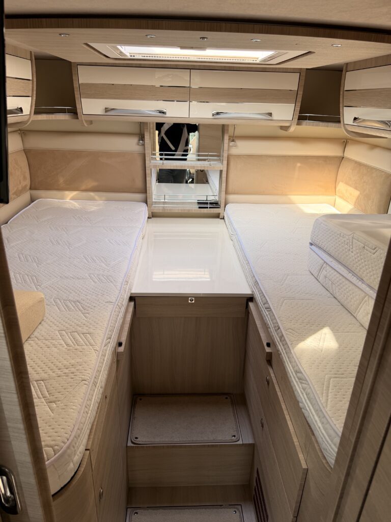 MOTORHOME MOBILVETTA K-YACHT 86 TEKNOLINE CON LETTI GEMELLI - foto 6