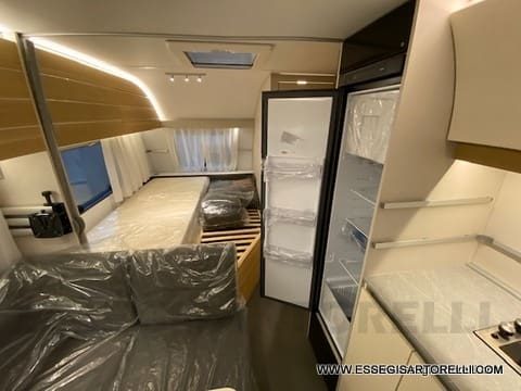 ADRIA ADORA 613 PK UNIPROPRIETARIO 7 POSTI VETRORESINA 1.750 KG 2024 - foto 5