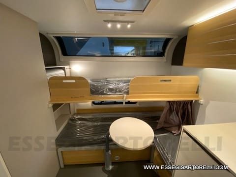 ADRIA ADORA 613 PK UNIPROPRIETARIO 7 POSTI VETRORESINA 1.750 KG 2024 - foto 6