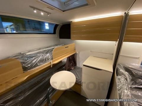 ADRIA ADORA 613 PK UNIPROPRIETARIO 7 POSTI VETRORESINA 1.750 KG 2024 - foto 8