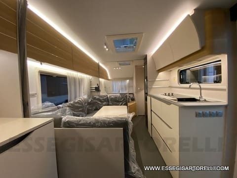 ADRIA ADORA 613 PK UNIPROPRIETARIO 7 POSTI VETRORESINA 1.750 KG 2024 - foto 10