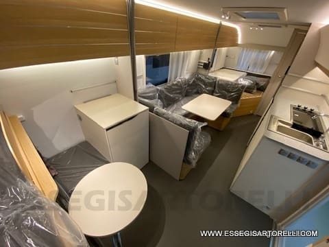 ADRIA ADORA 613 PK UNIPROPRIETARIO 7 POSTI VETRORESINA 1.750 KG 2024 - foto 11