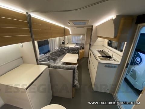ADRIA ADORA 613 PK UNIPROPRIETARIO 7 POSTI VETRORESINA 1.750 KG 2024 - foto 12