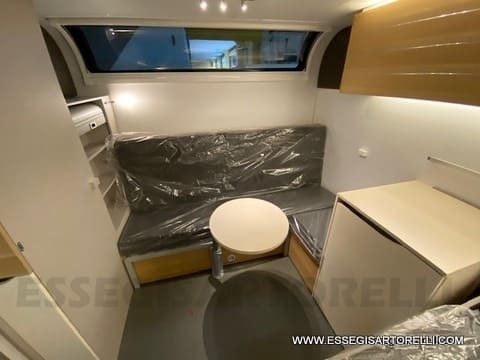 ADRIA ADORA 613 PK UNIPROPRIETARIO 7 POSTI VETRORESINA 1.750 KG 2024 - foto 13