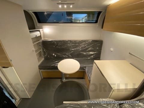 ADRIA ADORA 613 PK UNIPROPRIETARIO 7 POSTI VETRORESINA 1.750 KG 2024 - foto 14