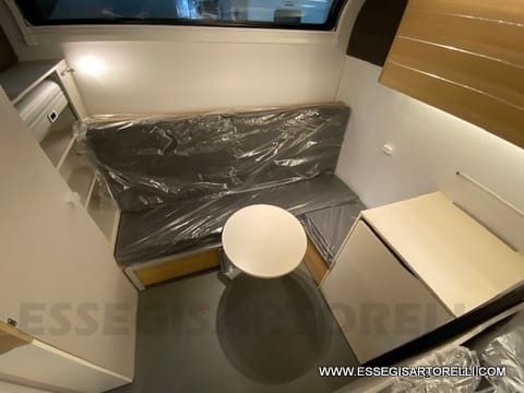 ADRIA ADORA 613 PK UNIPROPRIETARIO 7 POSTI VETRORESINA 1.750 KG 2024 - foto 15