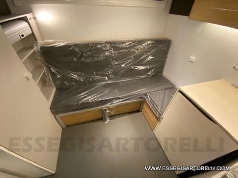ADRIA ADORA 613 PK UNIPROPRIETARIO 7 POSTI VETRORESINA 1.750 KG 2024 - foto 16
