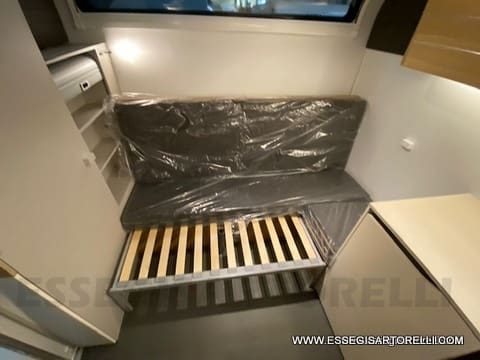 ADRIA ADORA 613 PK UNIPROPRIETARIO 7 POSTI VETRORESINA 1.750 KG 2024 - foto 17