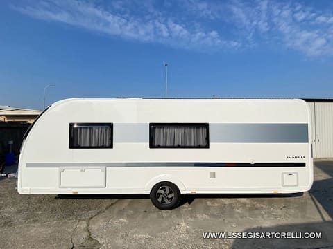 ADRIA ADORA 613 PK UNIPROPRIETARIO 7 POSTI VETRORESINA 1.750 KG 2024 - foto 23
