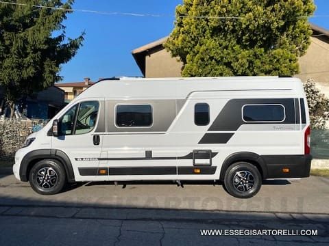 ADRIA TWIN SUPREME 640 SGX 35H UNIPROPRIETARIO KM 9.142 GARAGE 2021