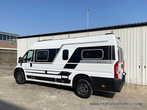 ADRIA TWIN SUPREME 640 SGX 35H UNIPROPRIETARIO KM 9.142 GARAGE 2021 - foto 28