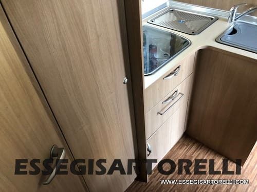 BURSTNER IXEO 666 SEMINTEGRALE BASCULANTE 2009 674 cm DOPPIO CLIMA - foto 15