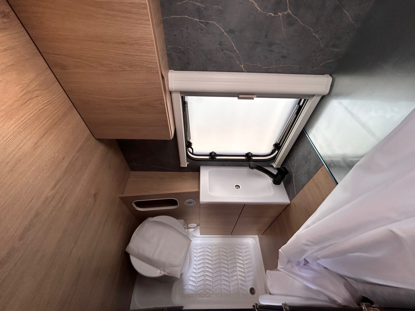 WEINSBERG CARAONE 400 LK - Lucchetta Camper - foto 11