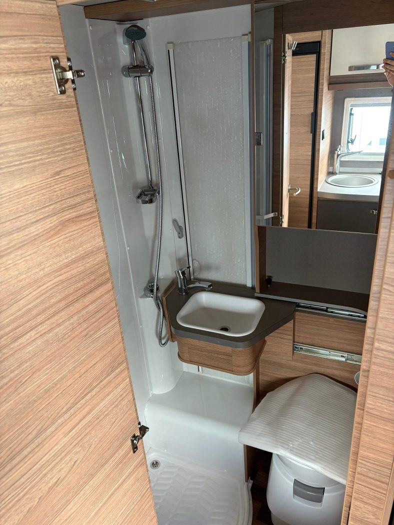 WEINSBERG CARACOMPACT SUITE 640 MEG EDITION PEPPER - Lucchetta Camper - foto 6