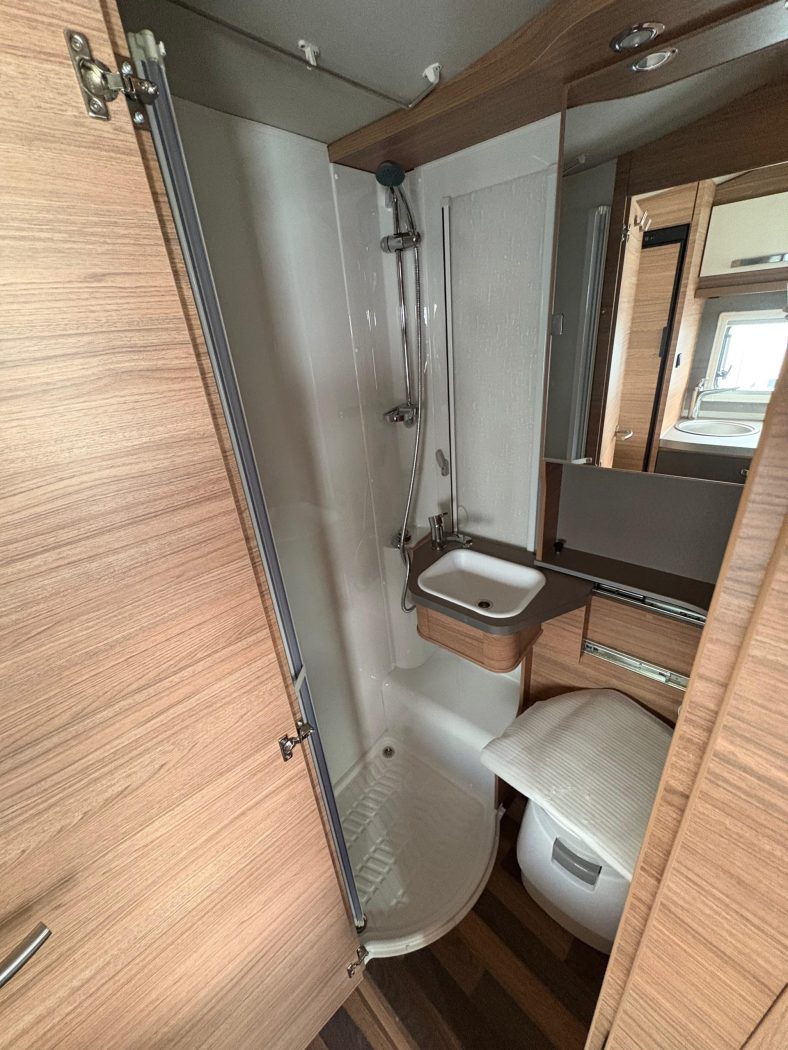 WEINSBERG CARACOMPACT SUITE 640 MEG EDITION PEPPER - Lucchetta Camper - foto 7