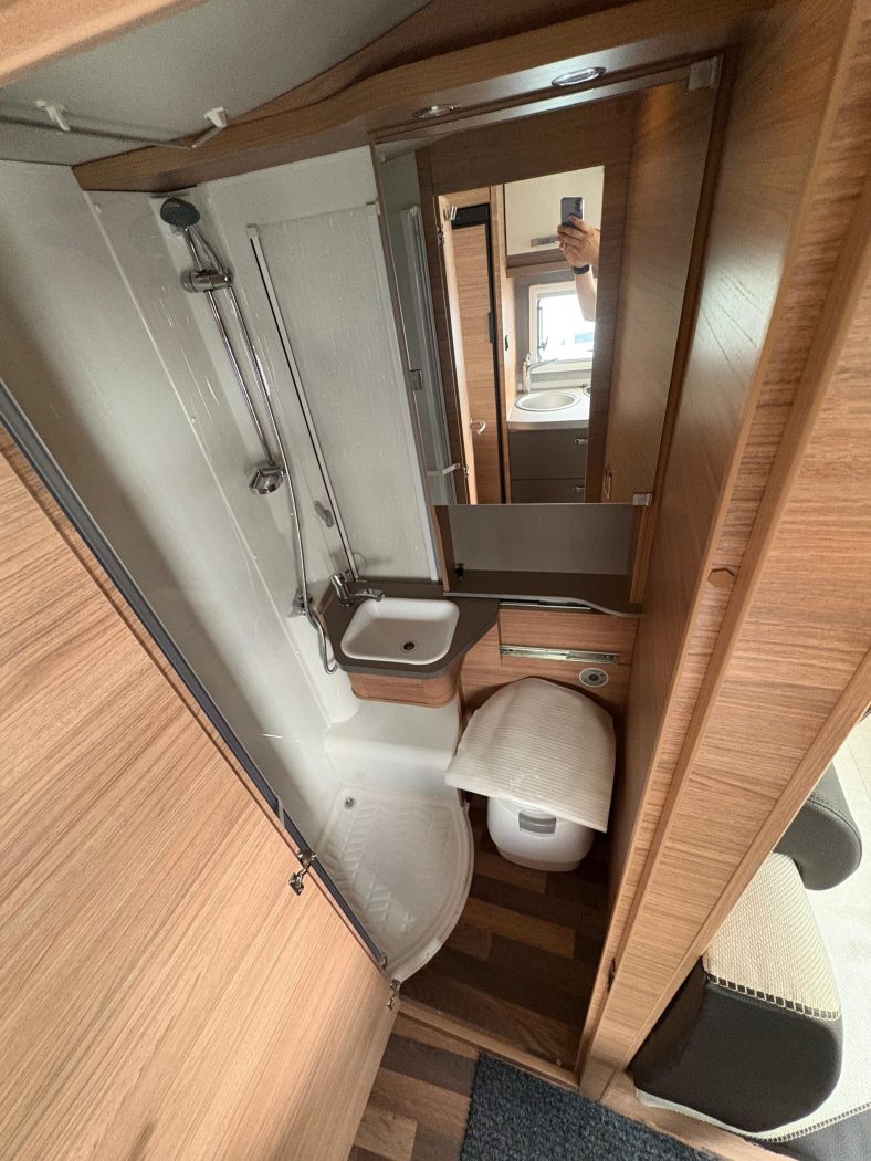WEINSBERG CARACOMPACT SUITE 640 MEG EDITION PEPPER - Lucchetta Camper - foto 8