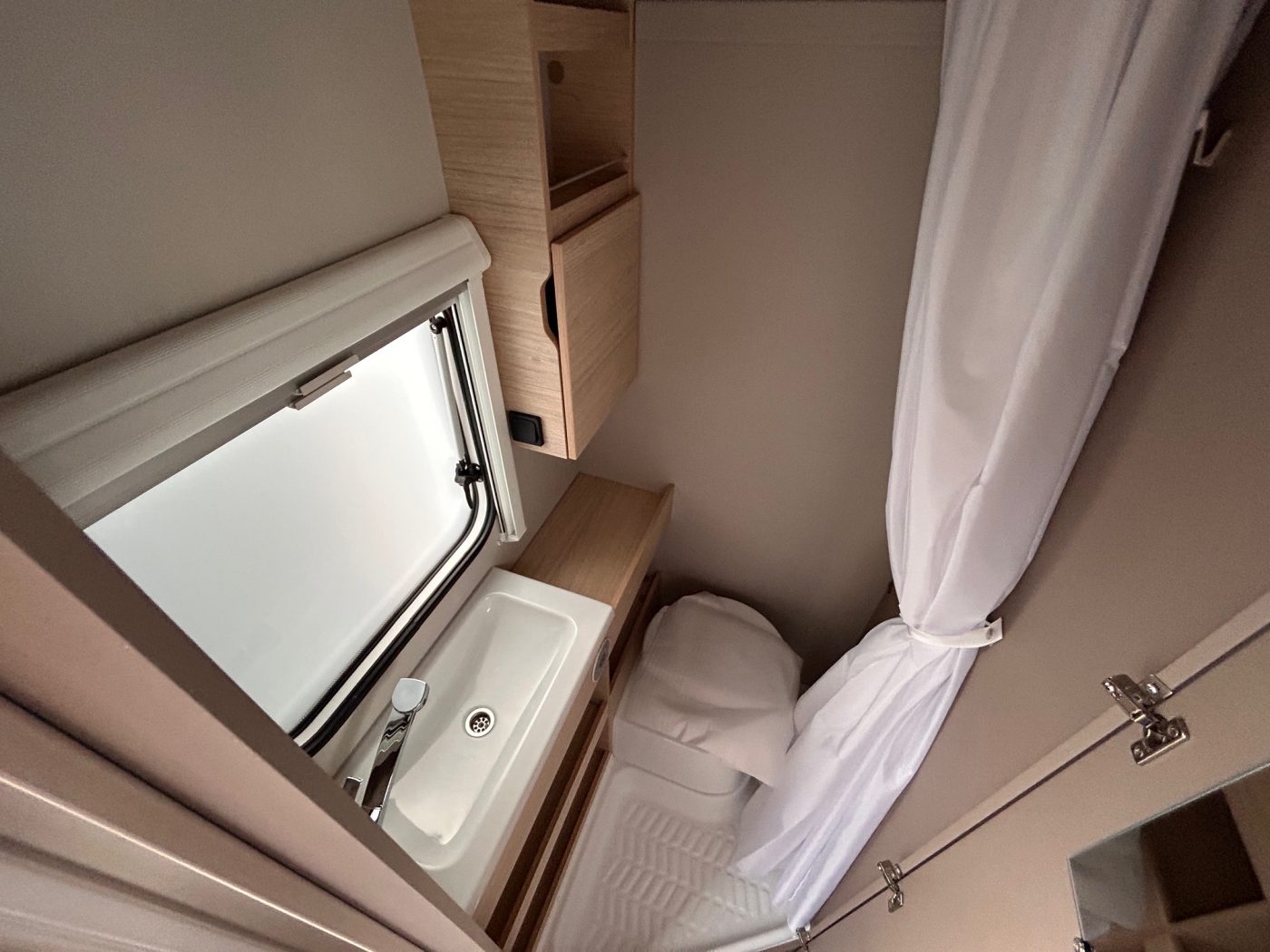 WEINSBERG CARACITO 390 QD - Lucchetta Camper - foto 9