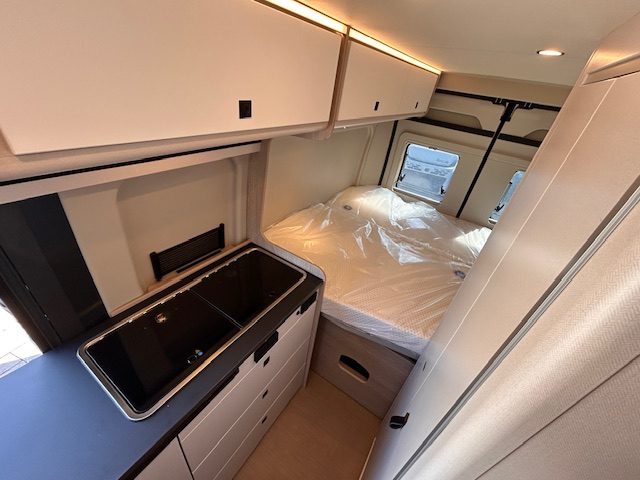 BÜRSTNER CAMPEO SKYLINE C 600 BRAVA - Lucchetta Camper - foto 8