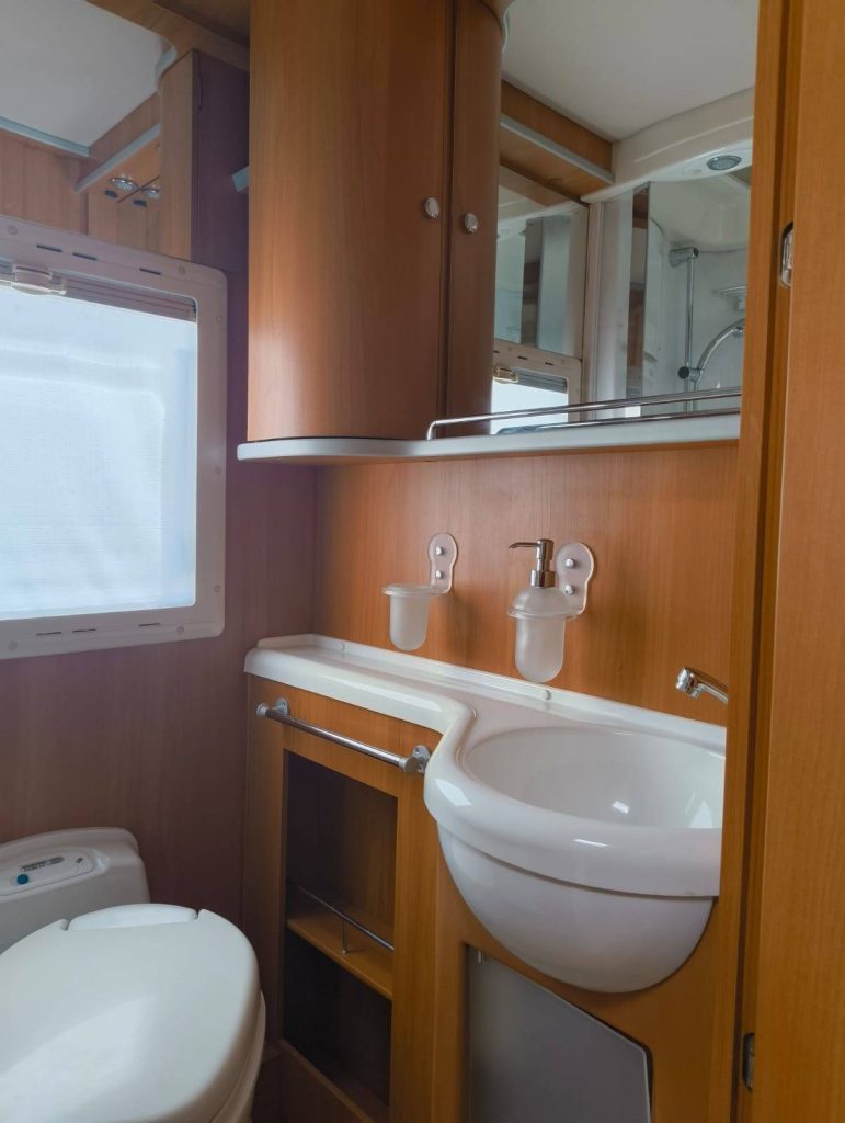 Laika Ecovip 1 Classic Usato: 6 Posti e Motore 160 CV - OK Camper - foto 20