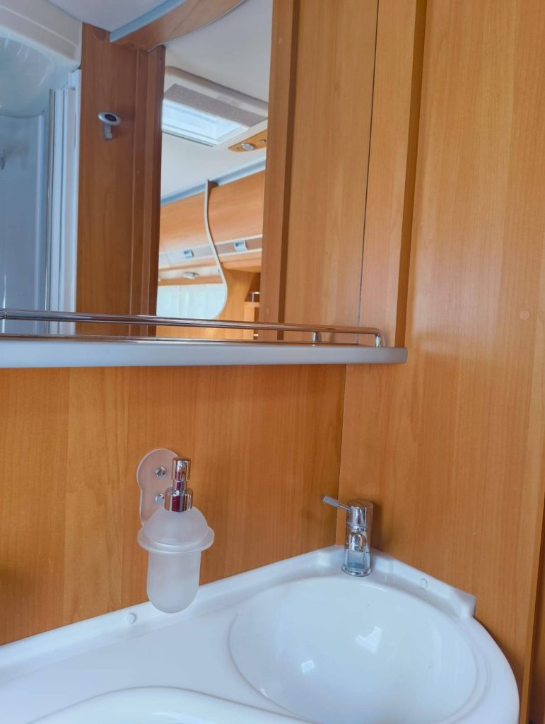 Laika Ecovip 1 Classic Usato: 6 Posti e Motore 160 CV - OK Camper - foto 23