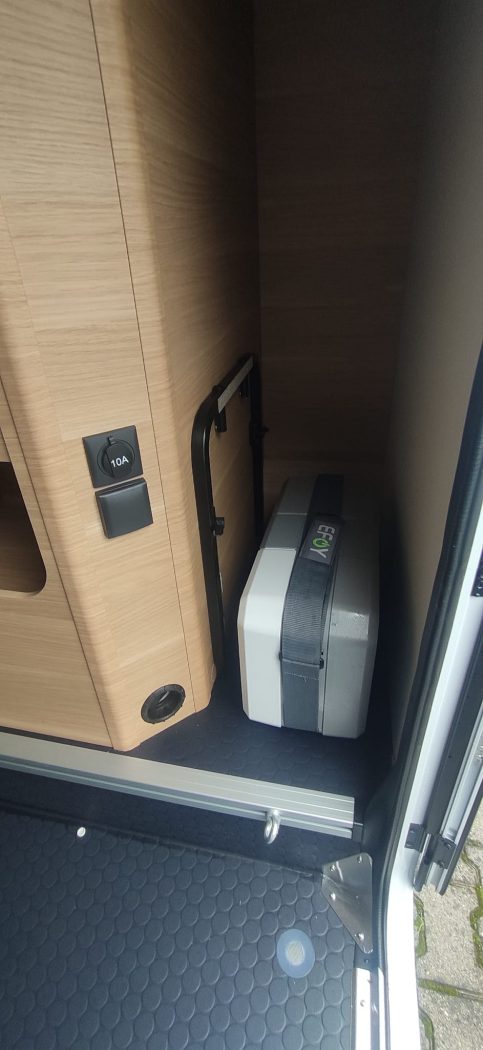 Camper Mansardato Adria Coral XL 660 SL versione 60esimo - foto 5