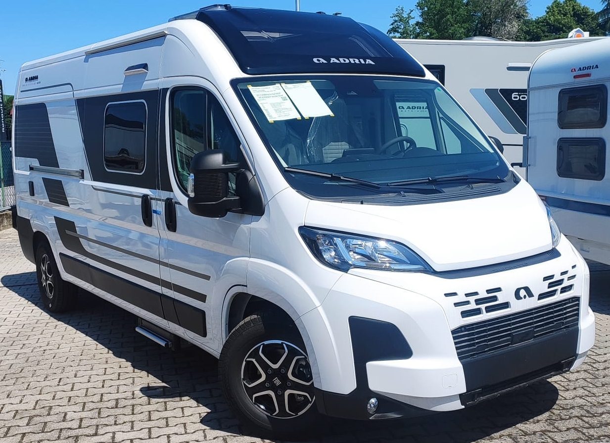 van- Adria Twin Supreme 600 SPB