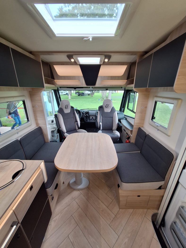 CHALLENGER 3048 MOTORHOME € 86900 cambio automatico -extra accessoriato - foto 6
