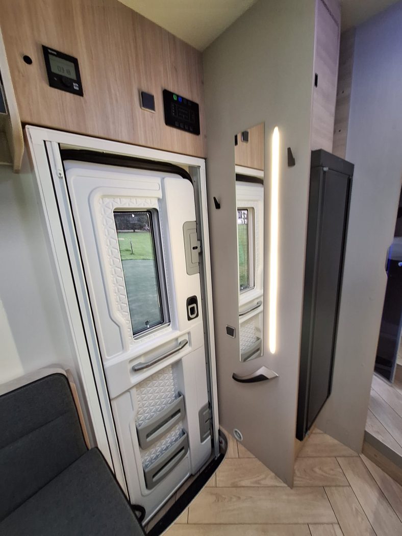 CHALLENGER 3048 MOTORHOME € 86900 cambio automatico -extra accessoriato - foto 10
