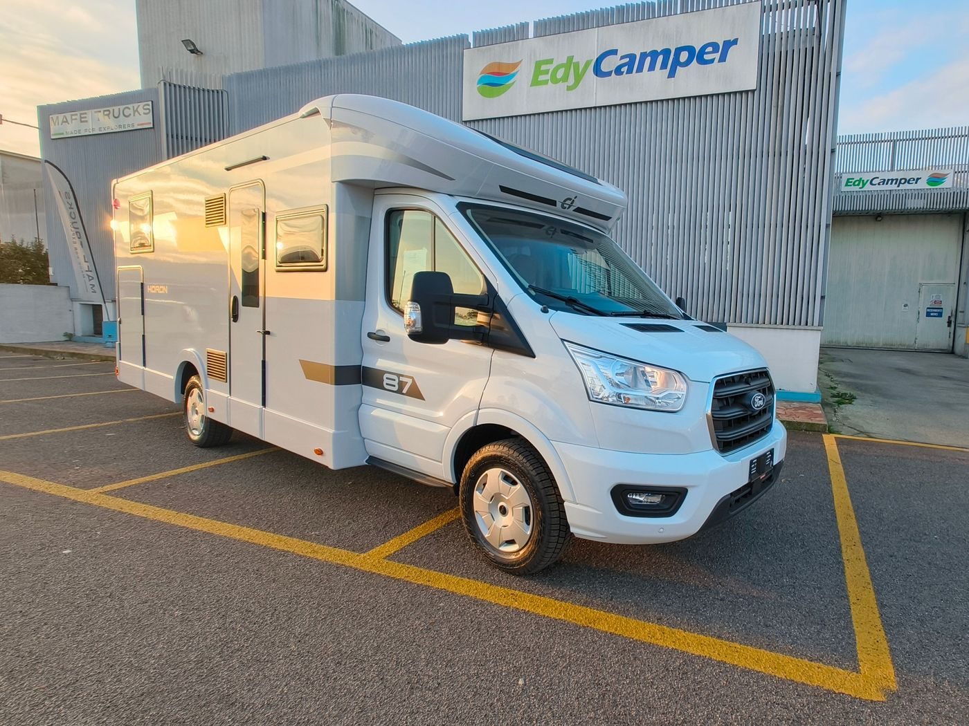 Horon 87 XT con letti gemelli e letto basculante